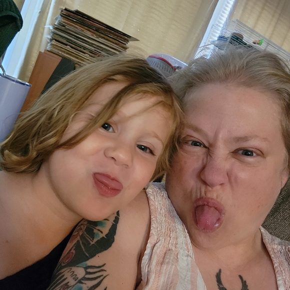 Meet your Posher, Kelly - Picture 3 of 4